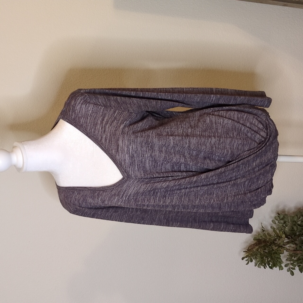 Athleta lightweight shirt with elasticized bottom